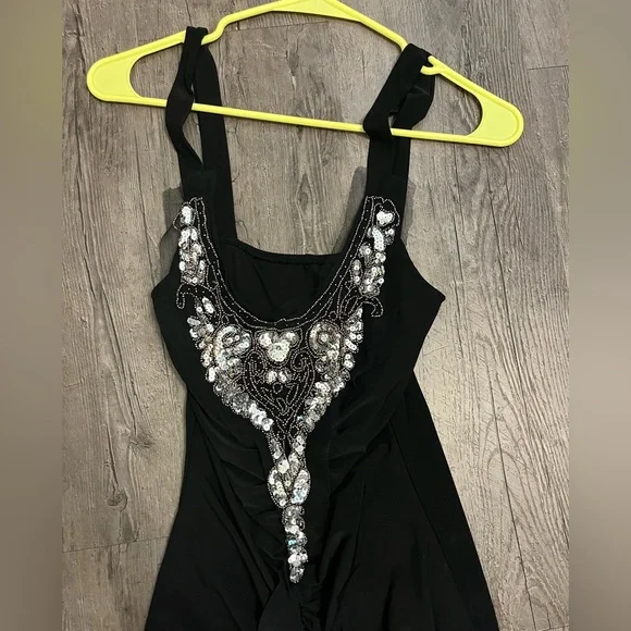 Fancy dress for prom/ outing/ wedding - Picture 2 of 6